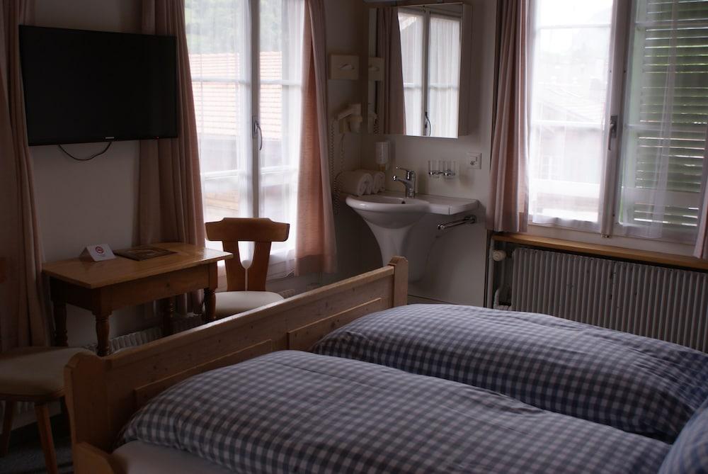 Baeren Hotel, The Bear Inn Wilderswil Εξωτερικό φωτογραφία